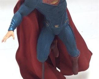 DC COLLECTIBLES SUPERMAN HAND SCULPTED
PORCELAIN STATUE
