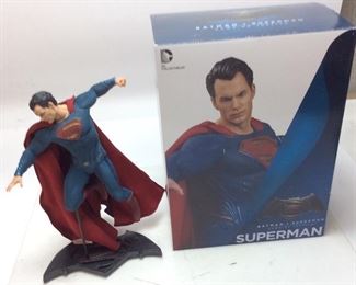DC COLLECTIBLES SUPERMAN HAND SCULPTED
PORCELAIN STATUE
