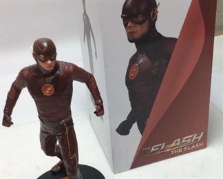 DC COLLECTIBLES FLASH HAND SCULPTED
PORCELAIN STATUE