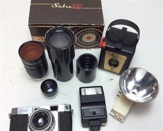 RICOH 500 35MM FILM CAMERA w RIKEN RIKOMAT LENS, COSMICAR/PENTAX KENKO 55MM LENS, E LUCKY #421546 LENS, SABRE CAMERA & FLASH, KODAK PROJECTOR ZOOM, AMBICO FLASH