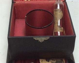 ANTIQUE COLLAR & CUFG BOX