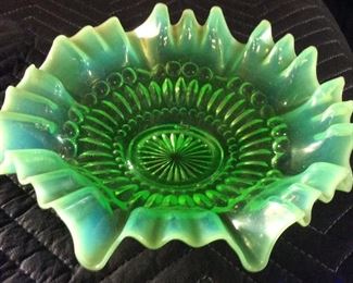 RUFFLED EDGE VASELINE GLASS CANDY