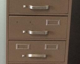 FILING CABINET WITH LOCK AND KEY
