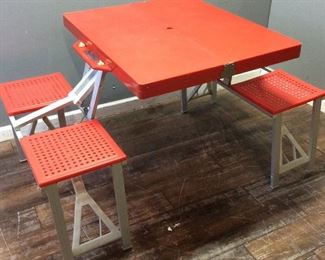 FOLDING ALUMINUM CAMPING