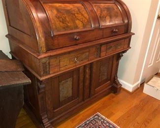 Very nice antique roll top desk