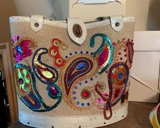 Woah!  love this purse