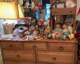 dresser, has matching chest