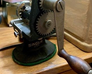 Singer hand crank pinker