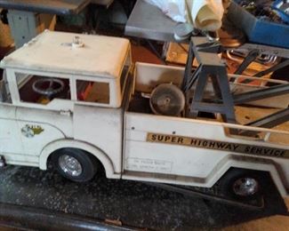 Vintage 1960s Marx White Big Bruiser Super Highway Service Wrecker Tow Truck