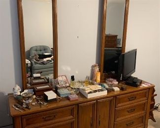 Dresser / 2 Mirrors $ 298.00