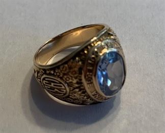 East Carolina University Class Ring - 10 kt Gold - Size 6 $ 244.00