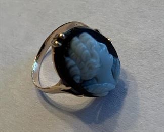 10 kt Gold Cameo Ring - Size 5.5 - 4 Grams $ 68.00