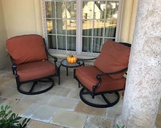 Swivel outdoor chairs