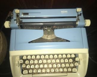 Beautiful "ROYAL" Portable Manual Typewriter--1960's