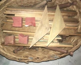 150+ Lincoln Logs? an Wood House Building -- Two different Sets? Old! Basket included