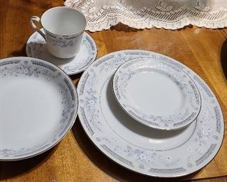 Fine china from Robin by Fine China of Japan