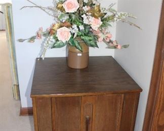 SIDE TABLE, FLORAL