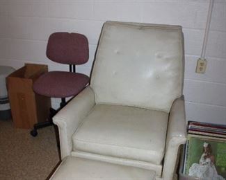 VINTAGE CHAIR W/OTTOMAN