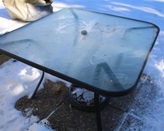 PATIO TABLE W/4 CHAIRS & UMBRELLA