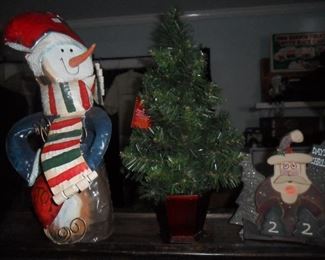 Metal Snowman, tree and count down to Christmas