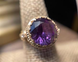 14k purple stone ring size 8 1/2