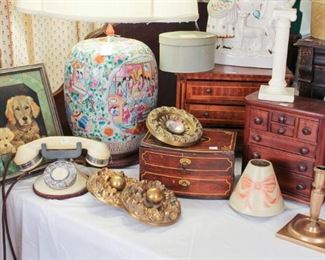 Many miniature salesman sample furniture