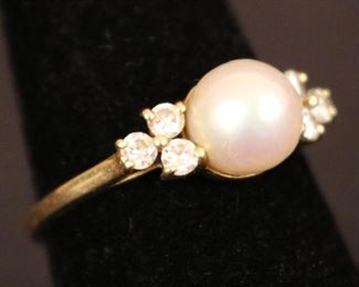 Gold, diamond & pearl ring