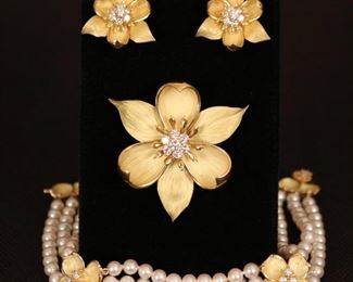 Magnificent Tiffany & Co. 18k, pearl & diamond set