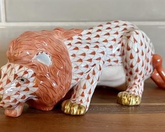 Herend Hungary Crouching Lion Fishnet Rust Figurine 15435