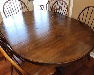 Beautiful dining room table and chairs 