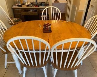 kitchen table with 2 leaves and 8 chairs