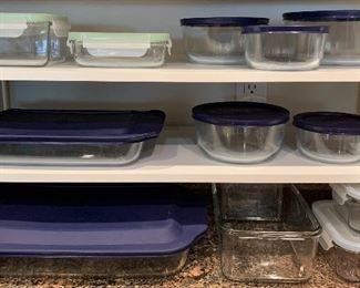 Pyrex Assorted w Lids