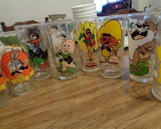 vintage Looney Tunes and Warner Bros glasses from the 1970's