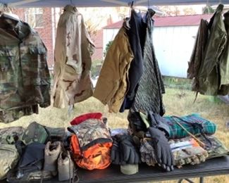 Camo hunting clothing items & gloves