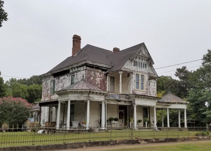 Built in 1863 this old Victorian Beauty is one of the many favorite historical houses in Barnesville Georgia. The original owners owned many businesses in Barnesville & the business that built buggies.
The owners decided to renovate the inside first... which is well on its way to Restoration.
The restoration of the outside will have to be left up to the new owners.
The house is filled with beautiful antiques & very unique collectibles.