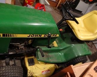 John Deere 111 Riding Mower