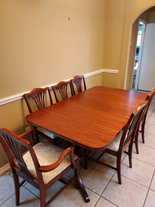 Duncan Phyfe table & 6 chairs