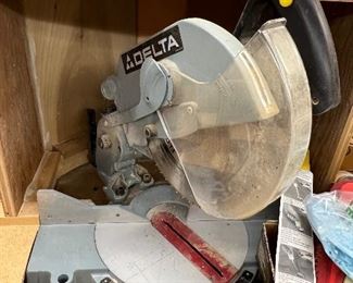 Delta miter saw