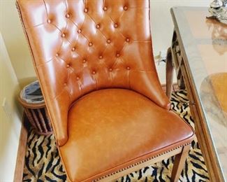 Rolling tuffted leather office chair