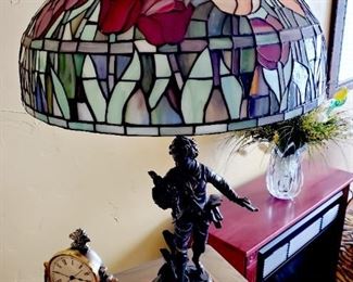 Tiffany style tulip shade bronze statue lamp