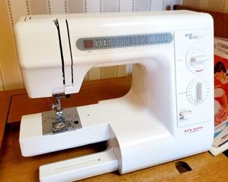 New home Janome my Excel 15s sewing machine. Not tested. comes with wooden sewing machine cabinet
