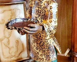 Leopard monkey butler.