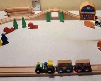 001 Magnetic Wooden Train Set
