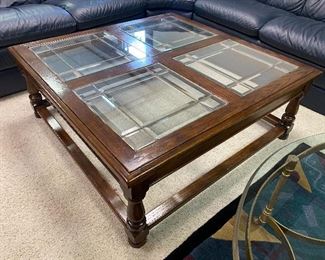 Coffee/cocktail table.