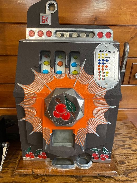 Vintage Mills Novelty Co. slot machine.