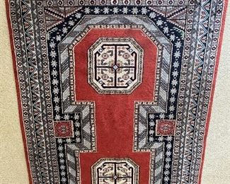 Farooq Carpets Oriental rug, approx. 6’ x 4’.
