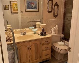 Upstairs Hall bathroom 