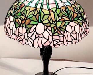 BEAUTIFUL STAINED GLASS LAMP