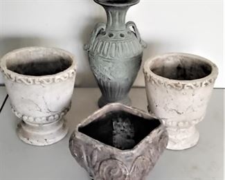 GARDEN PLANTERS & URN