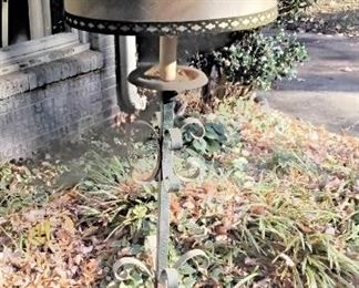 MID CENTURY IRON SCOLL FLOOR LAMP